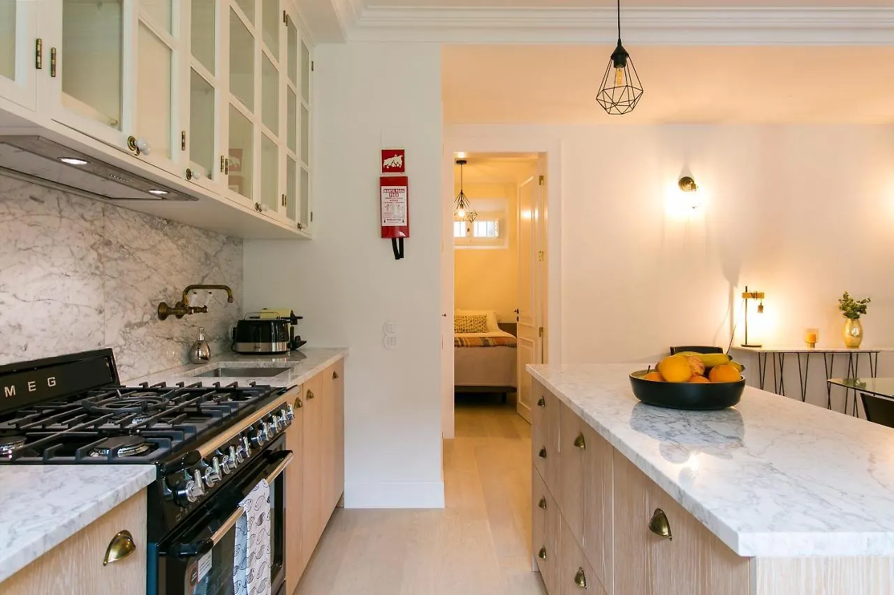 Joivy Stunning 2Br Apt With Garden, By The Avenida Subway And Botanical Garden Of Lisbon Apartment