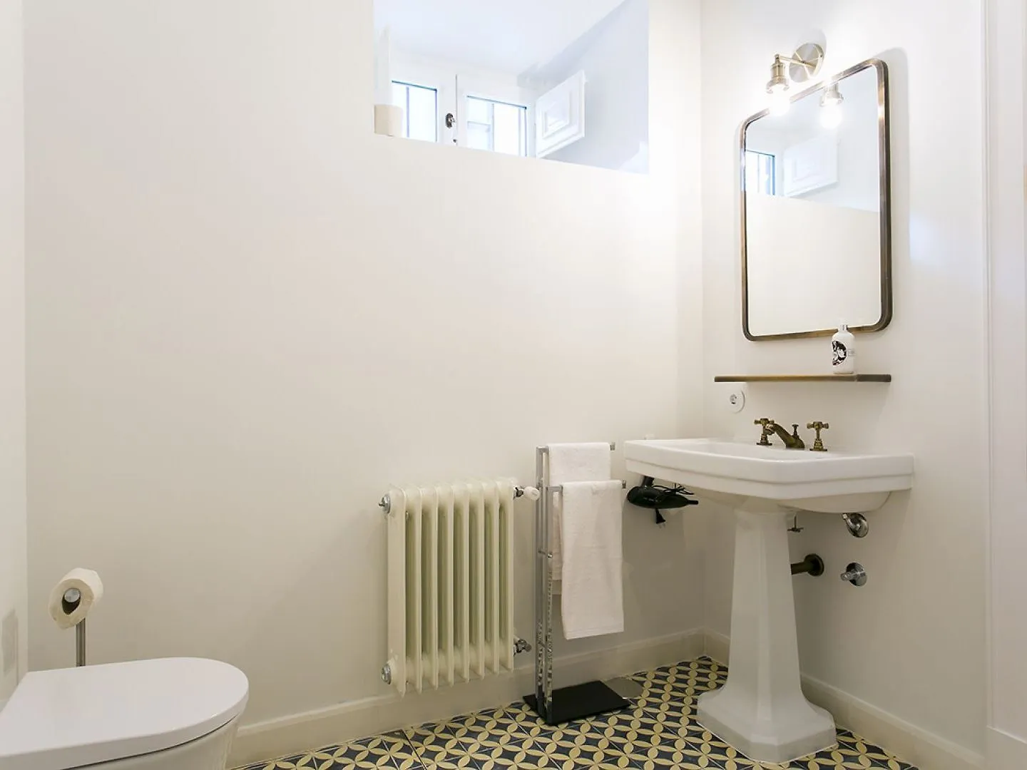 Apartment Joivy Stunning 2Br Apt With Garden, By The Avenida Subway And Botanical Garden Of Lisbon