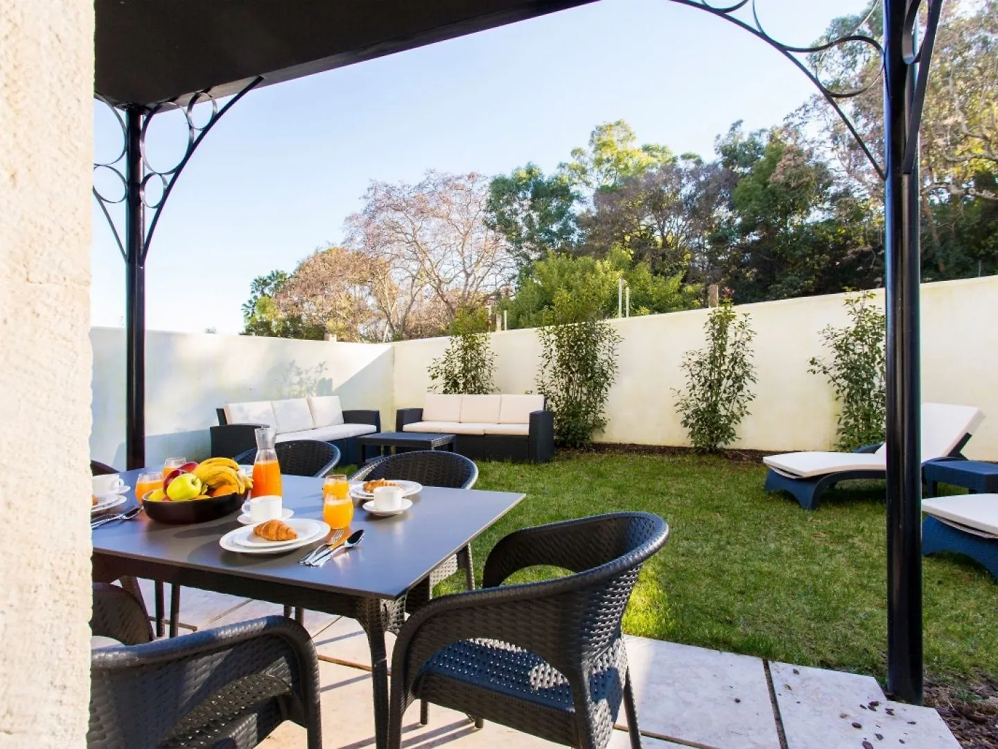 Joivy Stunning 2Br Apt With Garden, By The Avenida Subway And Botanical Garden Of Lisbon Portugal