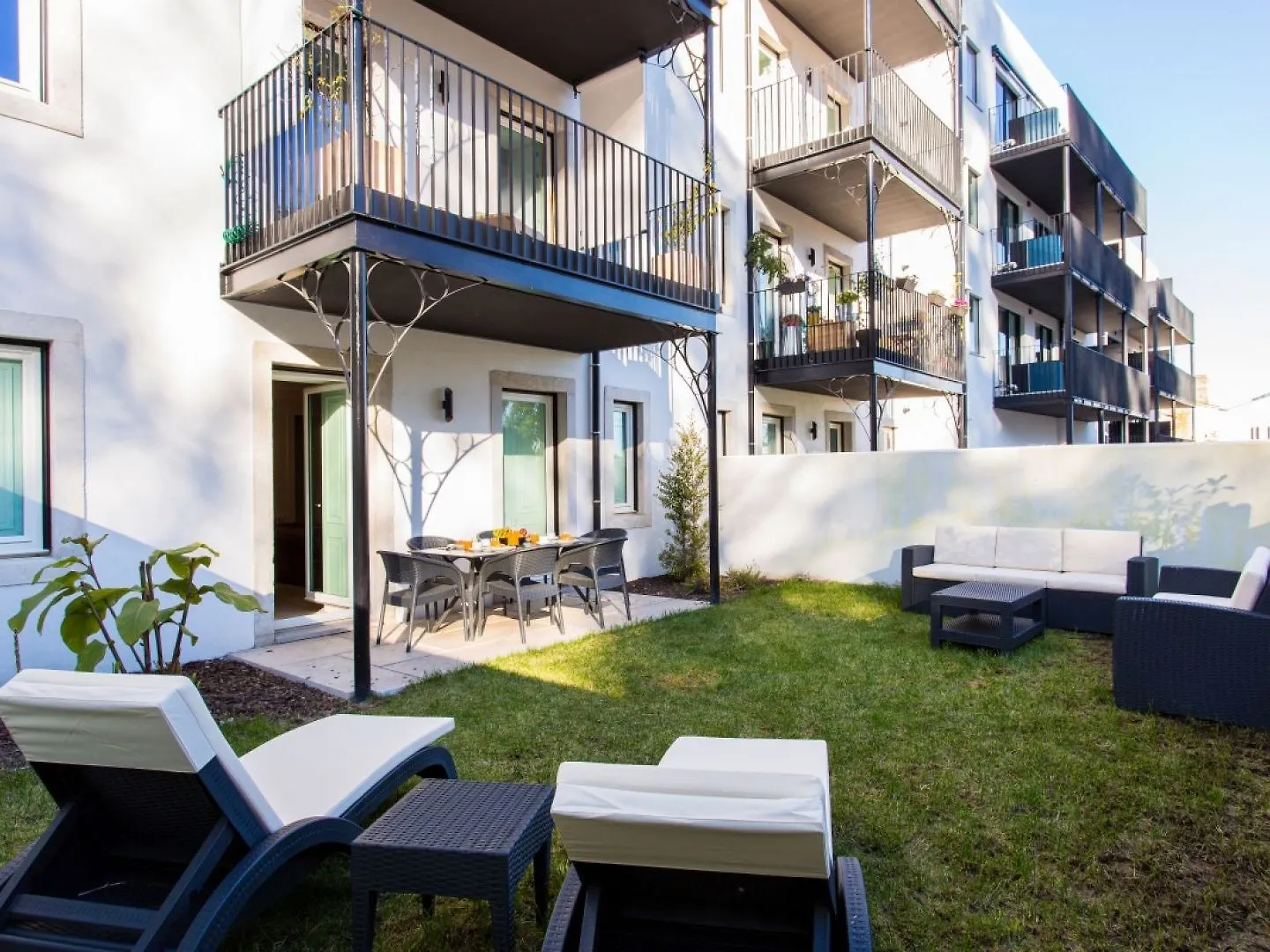 Apartment Joivy Stunning 2Br Apt With Garden, By The Avenida Subway And Botanical Garden Of Lisbon Portugal