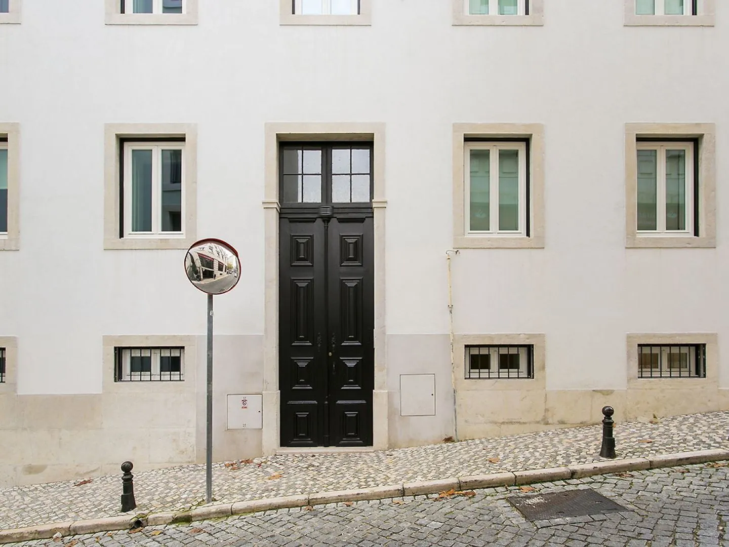 Joivy Stunning 2Br Apt With Garden, By The Avenida Subway And Botanical Garden Of Lisbon Apartment