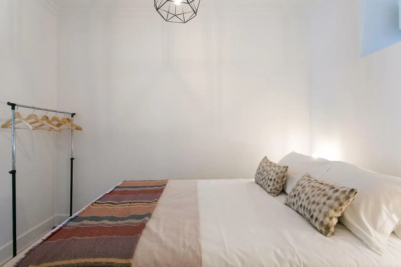 Joivy Stunning 2Br Apt With Garden, By The Avenida Subway And Botanical Garden Of Lisboa